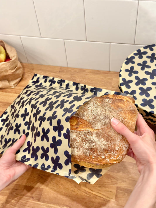 Bivaxpåse Alva med bröd i