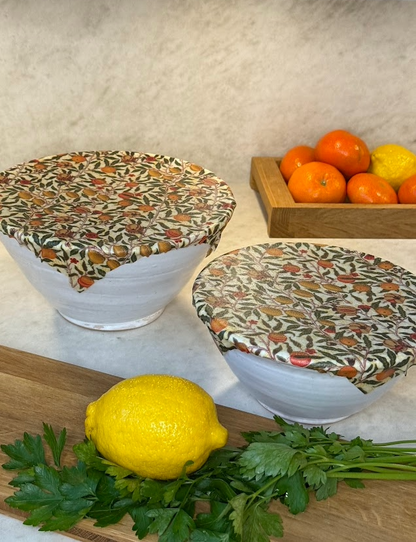 William Morris Bivaxduk med Frukt, blad och citroner på vita skålar
